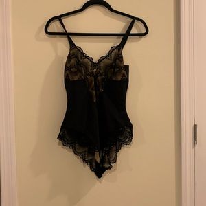 Piney sculpting lace shape wear